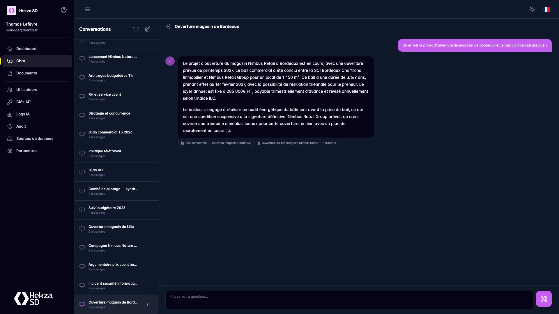 Interface d'AI Knowledge Hub : une question sur un bail commercial, la réponse de l'IA et les deux documents sources cités en dessous